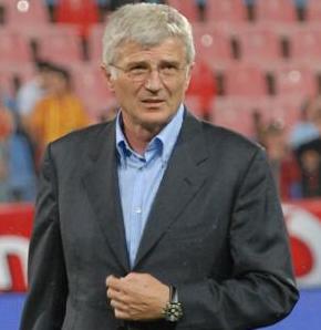 Ce legatura au antrenorul Ceahlaului si performantele europene ale Universitatii Craiova ? Ce legatura au antrenorul Ceahlaului si performantele europene ale Universitatii Craiova ?